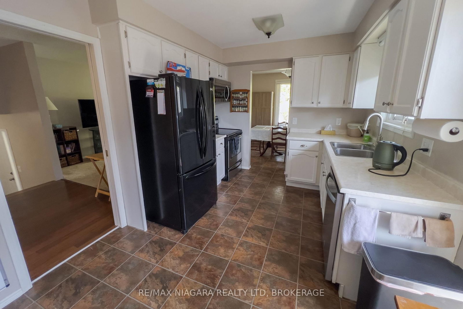 2439 CORAL Avenue • Fort Erie, ON photo 12