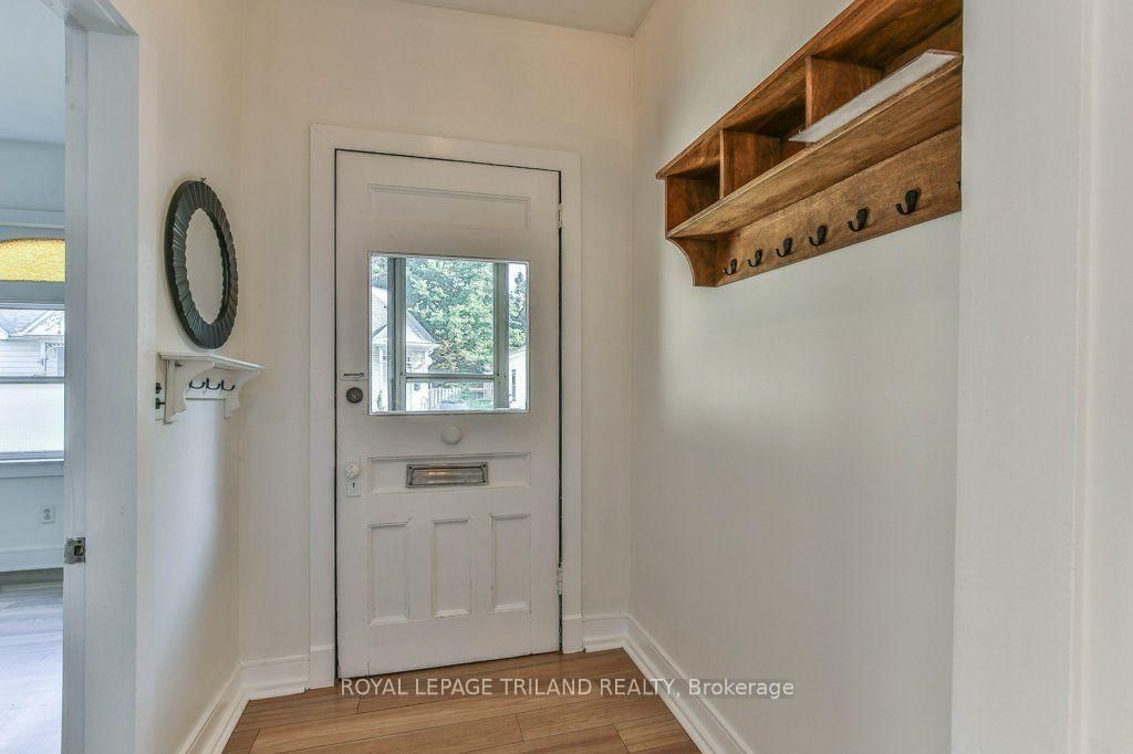 24 MOUNT PLEASANT Avenue, London North 4