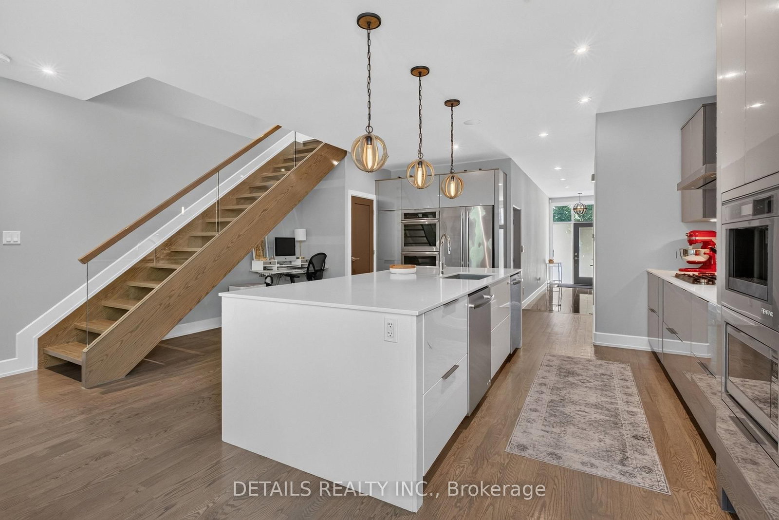 296 Kirchoffer Avenue • Ottawa, ON photo 4