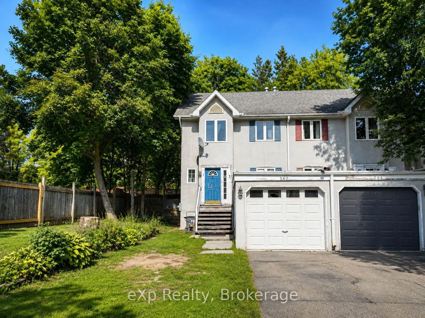 560 John Street S • Gravenhurst, ON photo 1