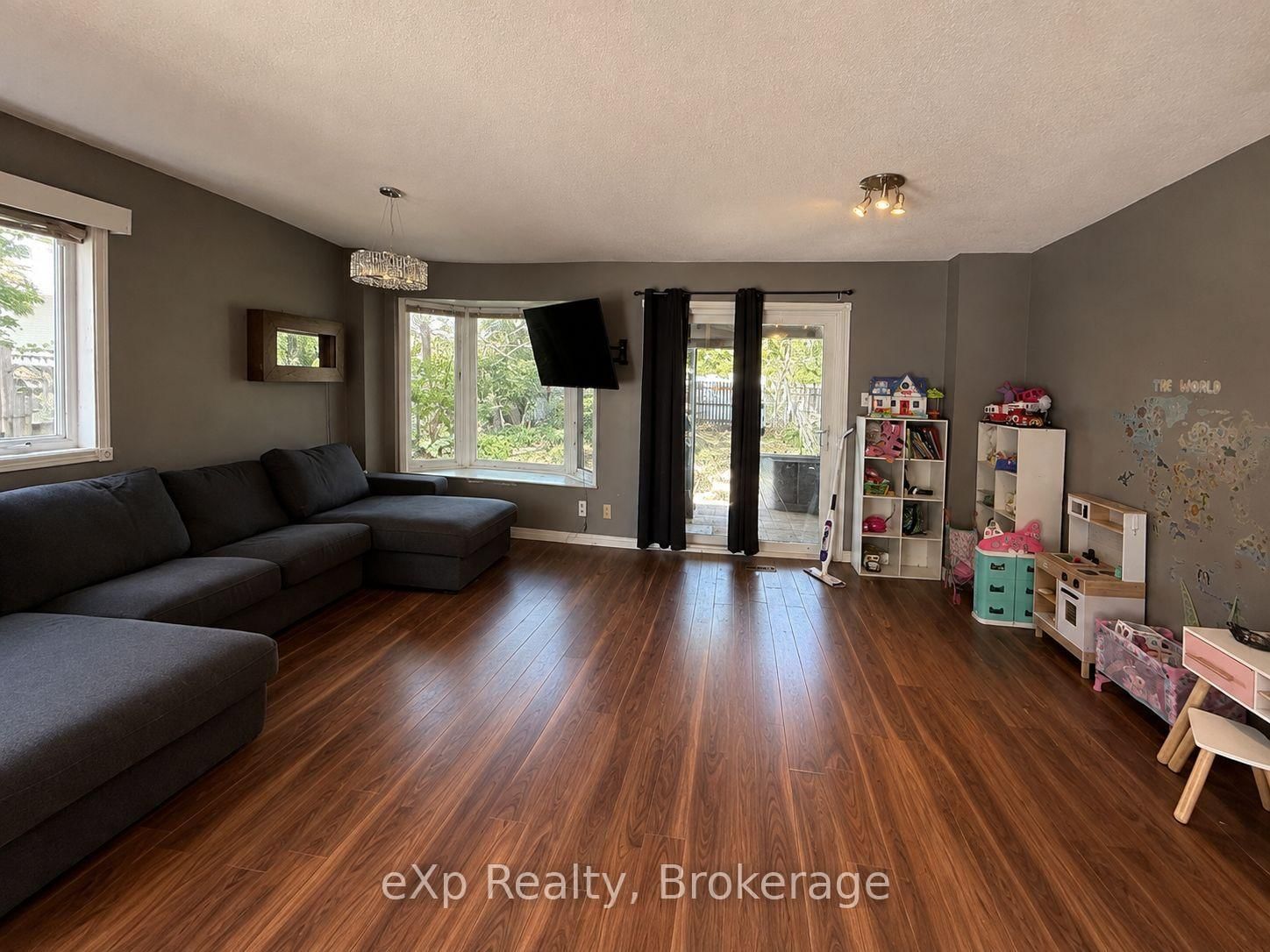 560 John Street S • Gravenhurst, ON photo 11
