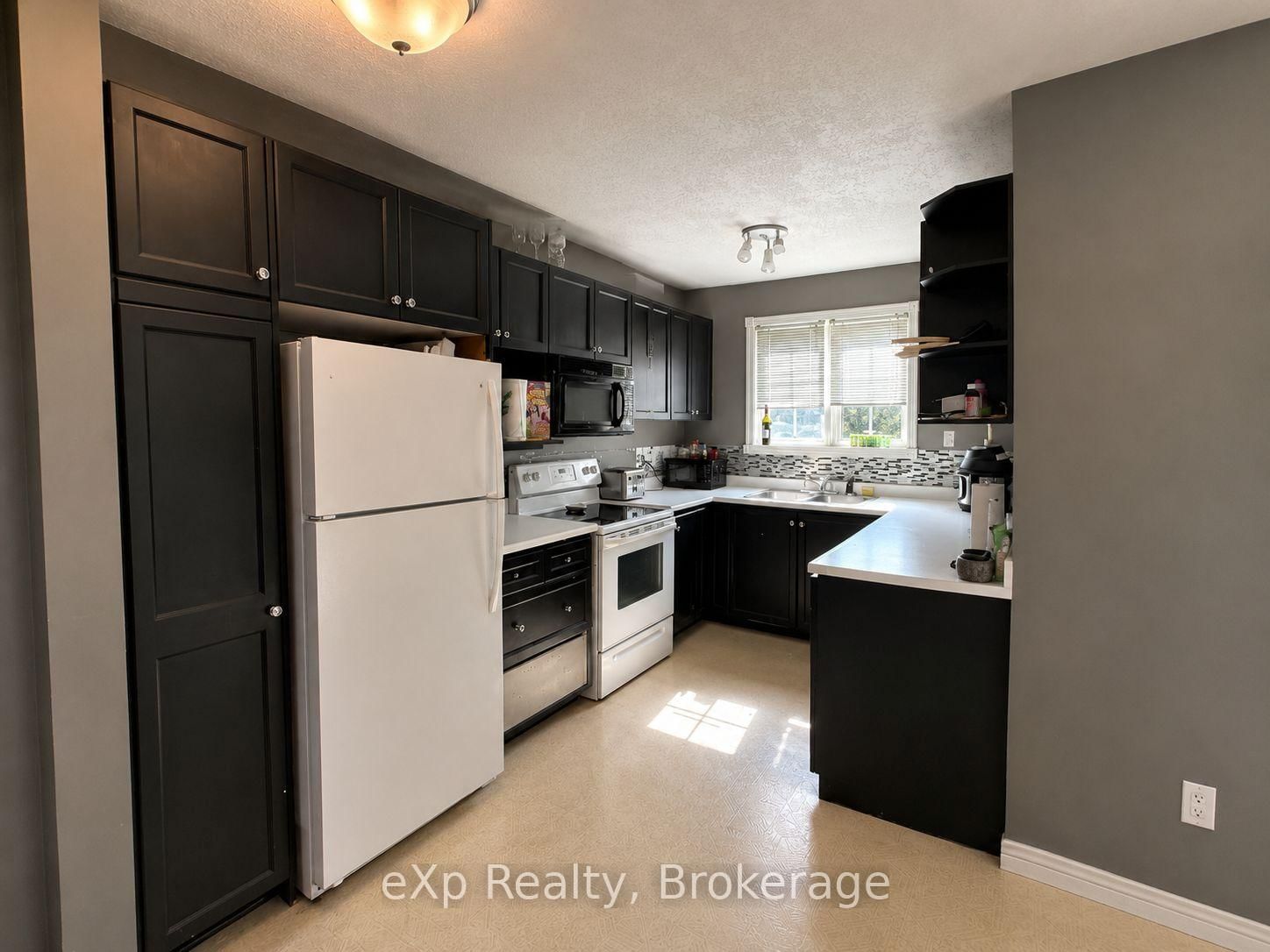 560 John Street S • Gravenhurst, ON photo 12
