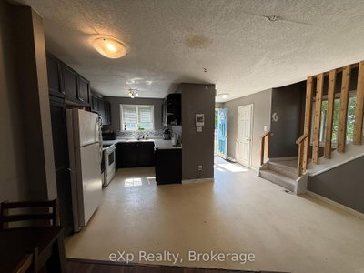 560 John Street S • Gravenhurst, ON photo 8