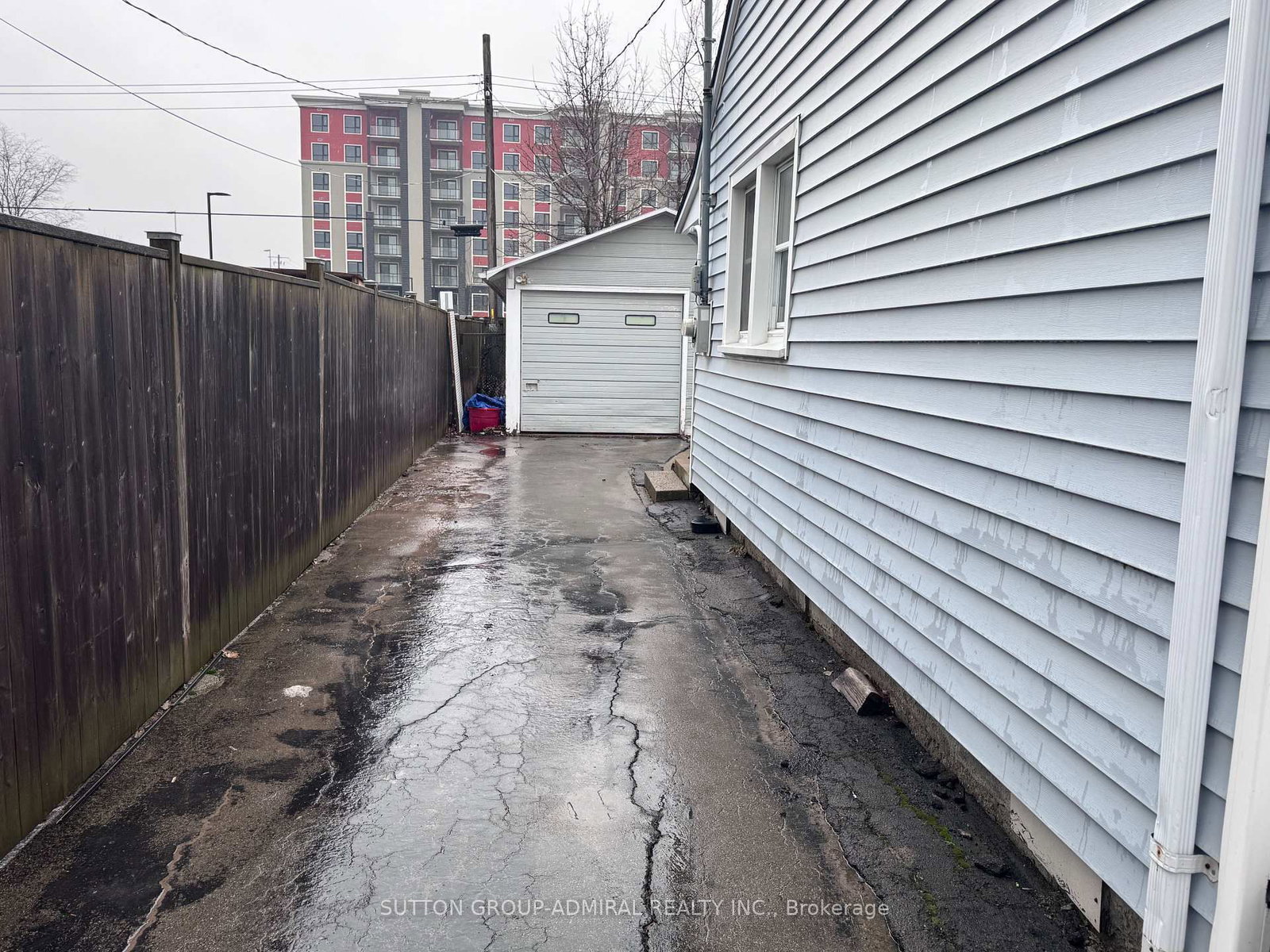 305 Crowland Avenue • Welland, ON photo 13