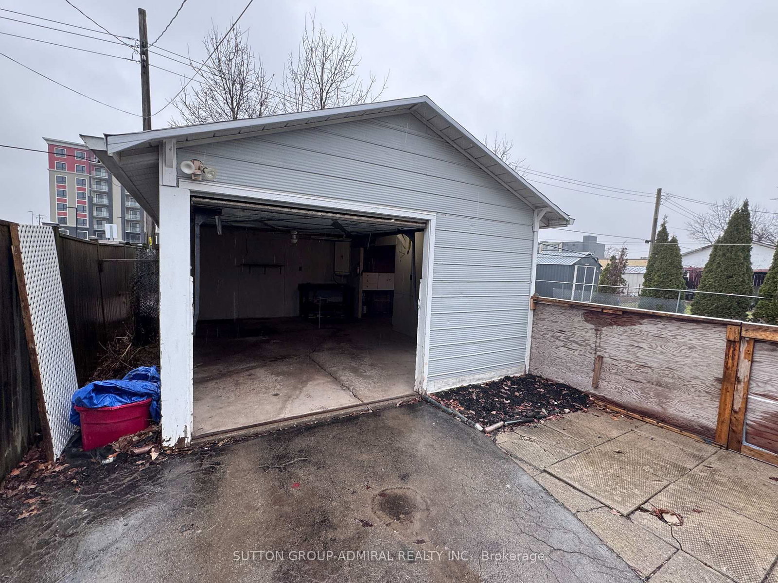 305 Crowland Avenue • Welland, ON photo 20