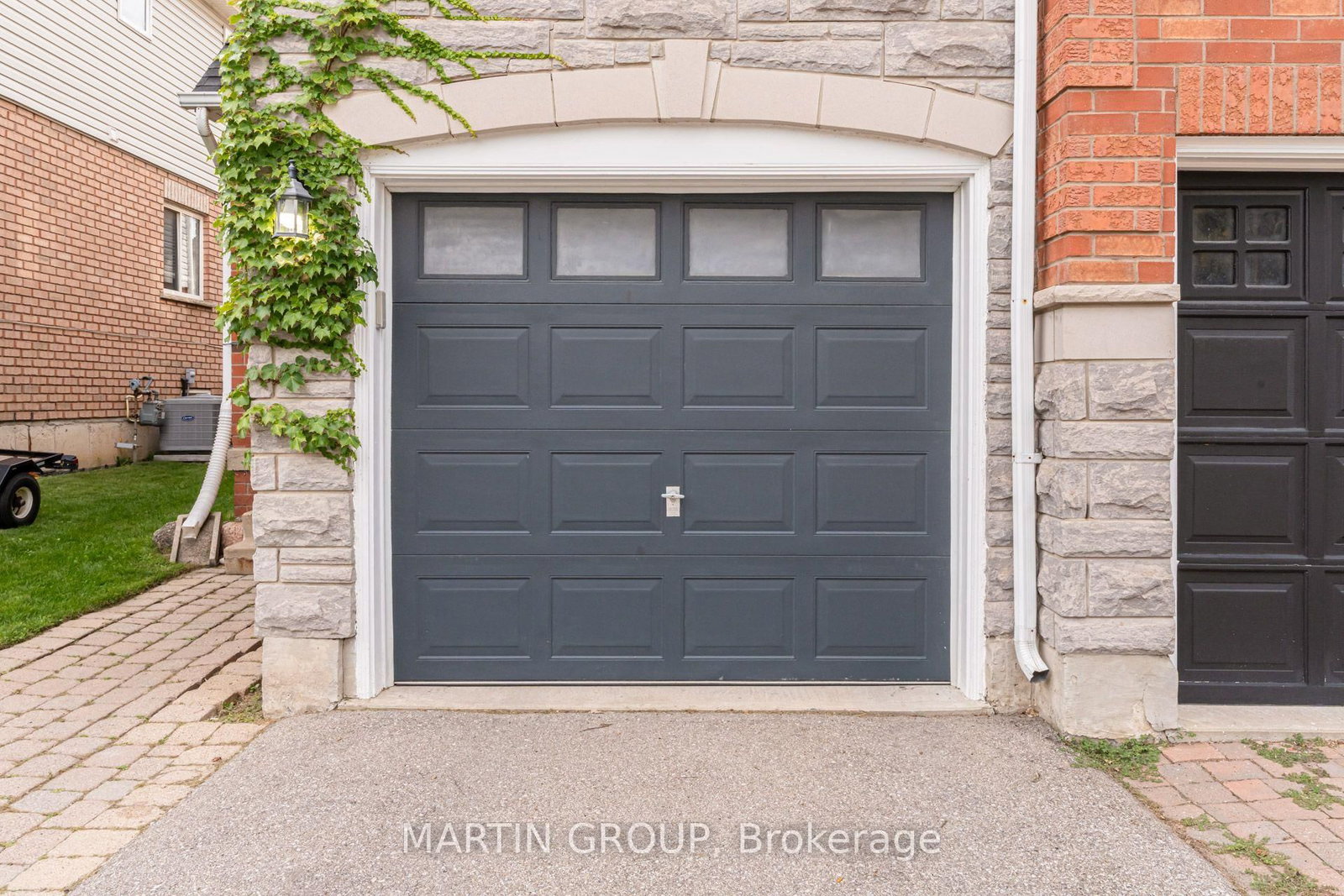 33 Slater Court • Hamilton, ON photo 4