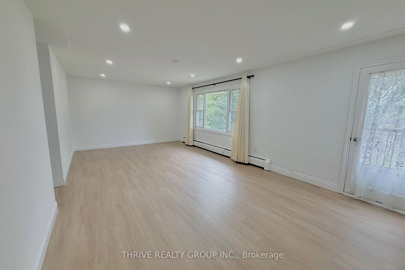 Upper - 1023 Eagle Drive, London South 5