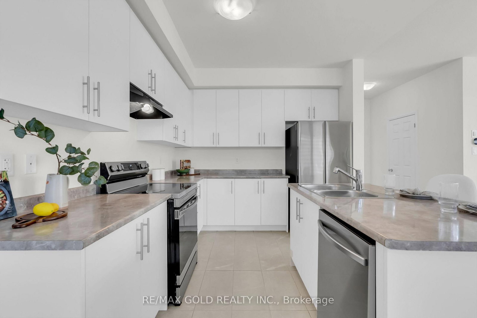 25 Heritage Way • Thorold, ON photo 11