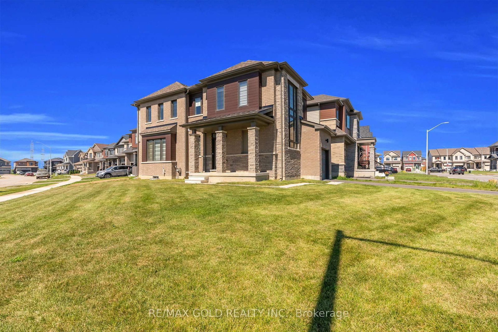 25 Heritage Way • Thorold, ON photo 4