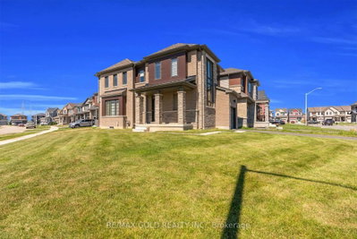 25 Heritage Way • Thorold, ON photo 4