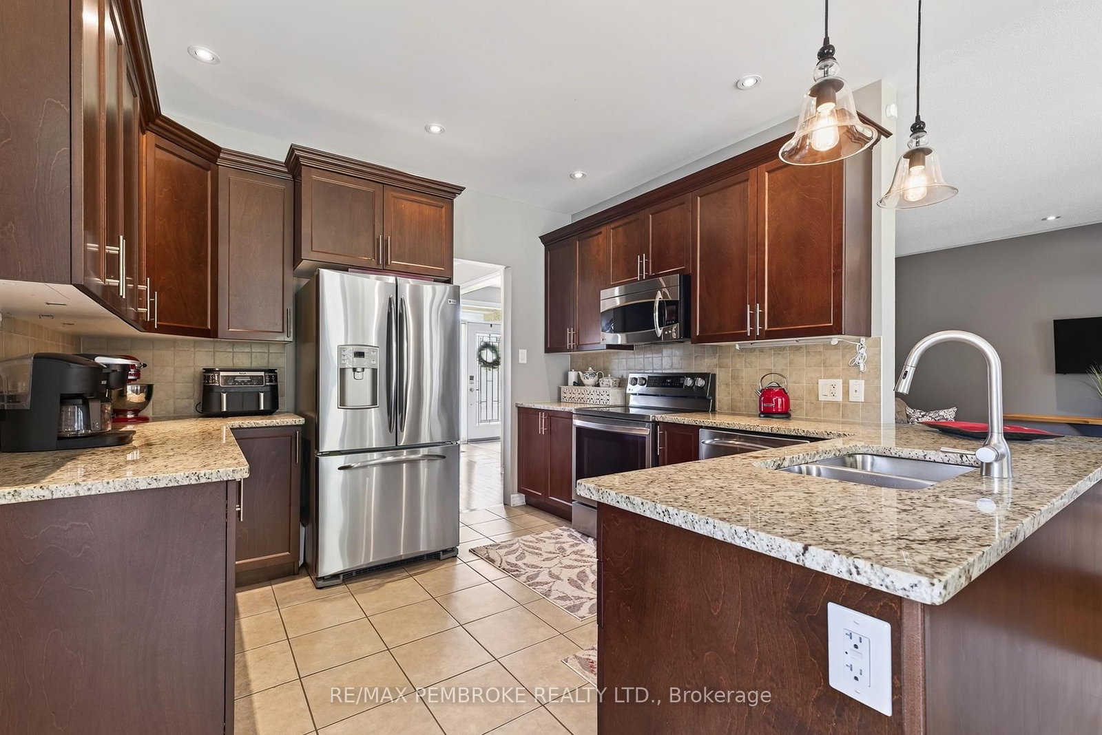 26 Bedard Boulevard • Petawawa, ON photo 8