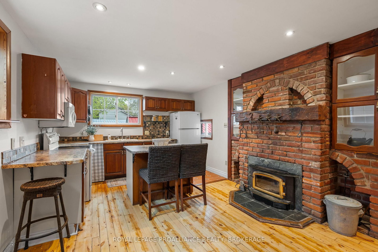 277 Brock Street • Gananoque, ON photo 12