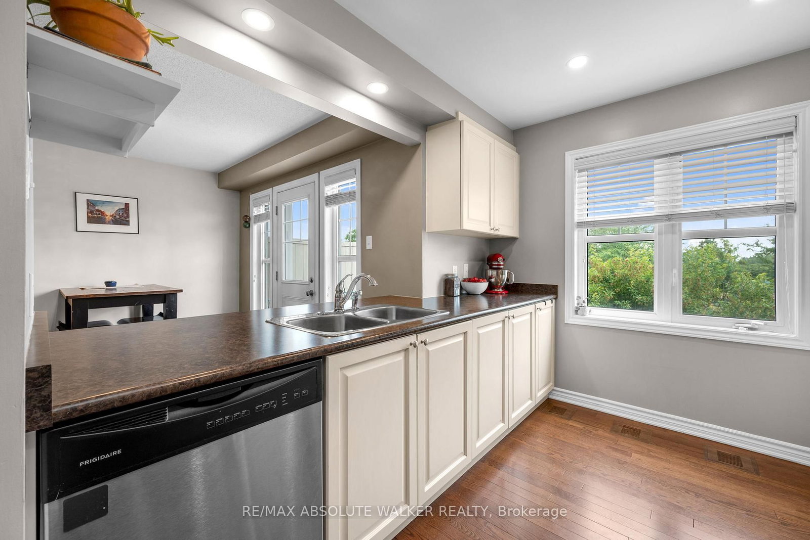 156 Sunshine Crescent • Ottawa, ON photo 12