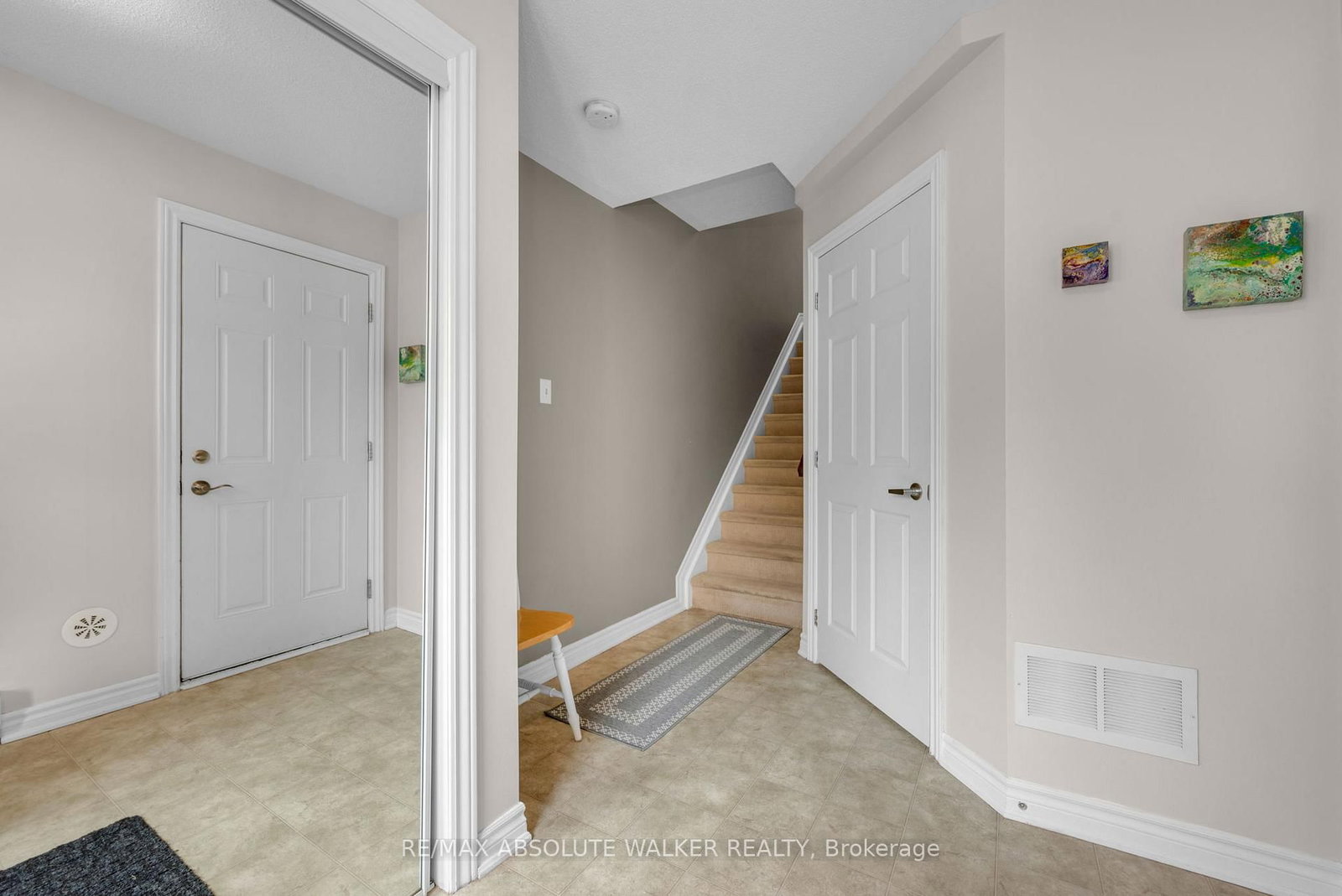 156 Sunshine Crescent • Ottawa, ON photo 4
