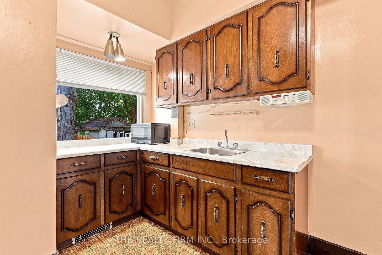 Listing Image 19