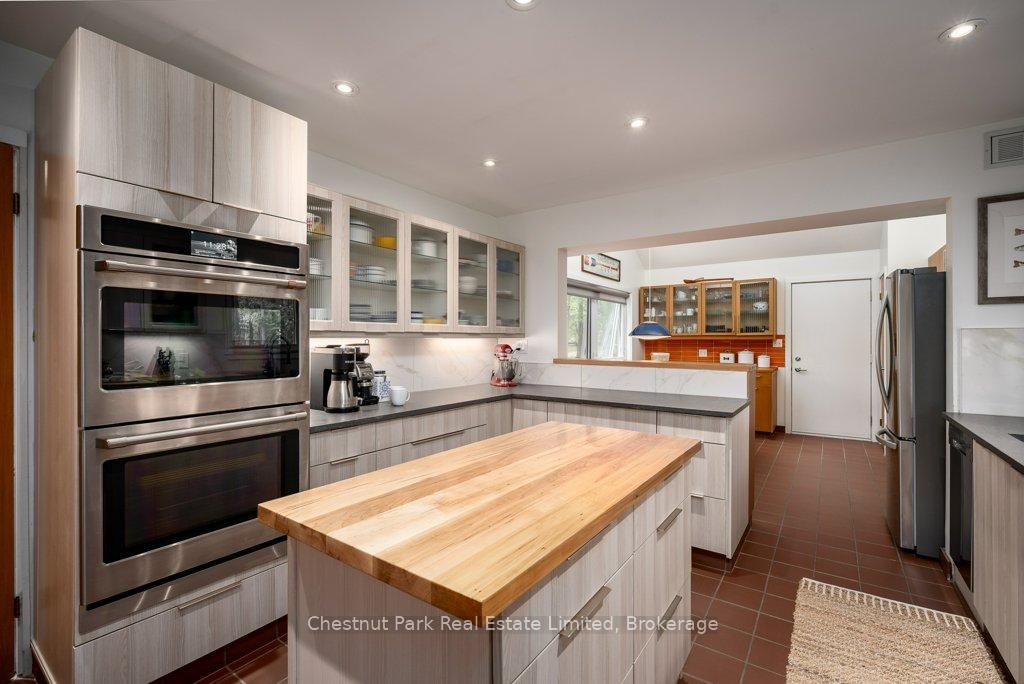 347 Prinyers Cove Crescent • Prince Edward County, ON photo 14