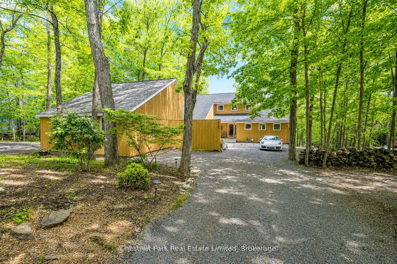 347 Prinyers Cove Crescent • Prince Edward County, ON photo 4