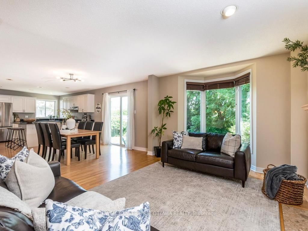 5 Hearn Crescent • Stittsville, ON photo 12