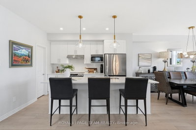 715 Maverick Crescent • Ottawa, ON photo 6