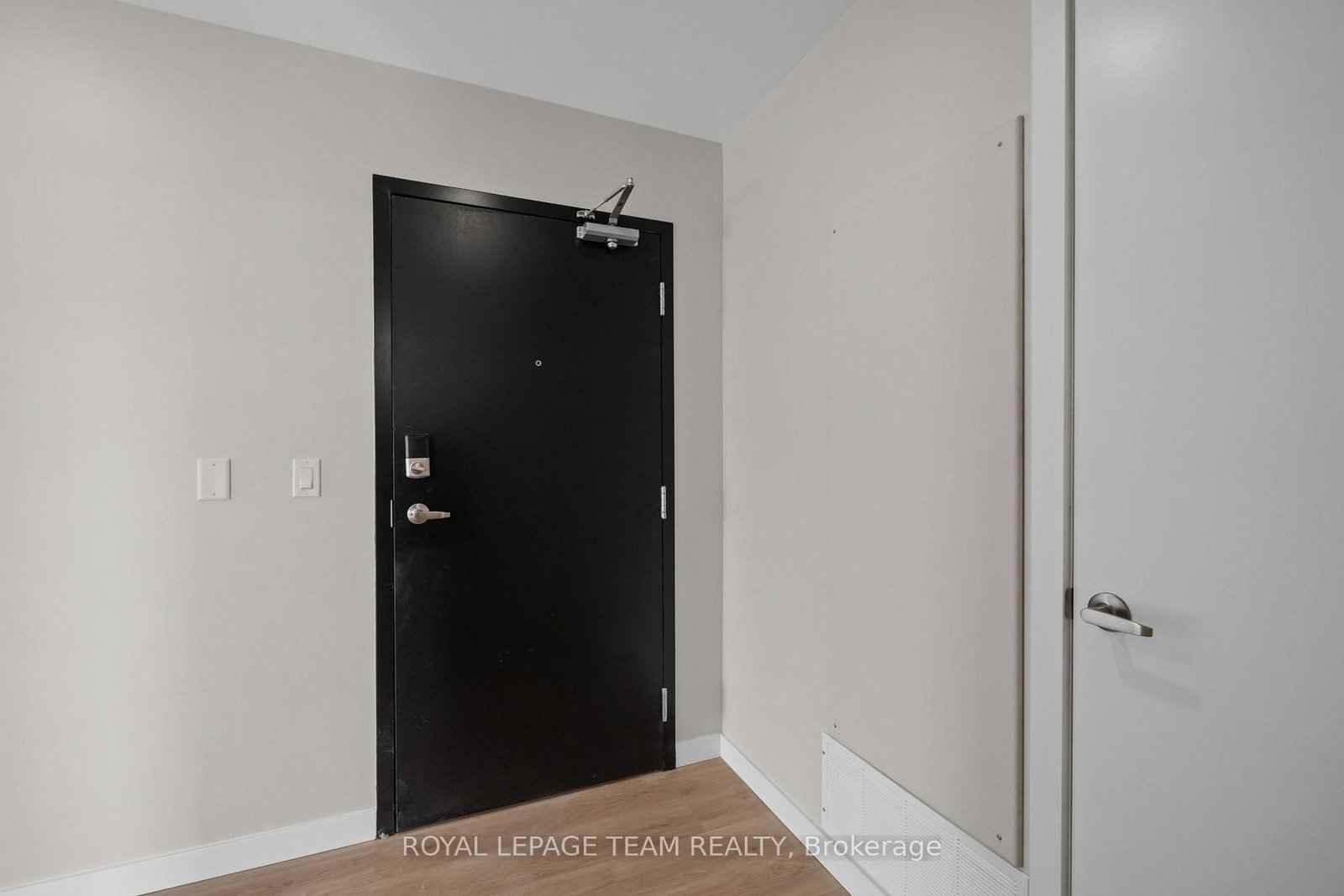 303 - 370 Athlone Avenue, Ottawa 3