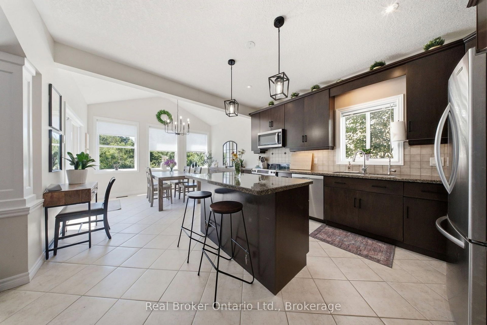 65 Amsterdam Crescent • Guelph, ON photo 9