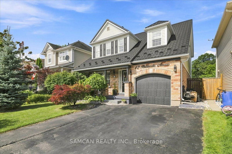 12 Hollinrake Avenue