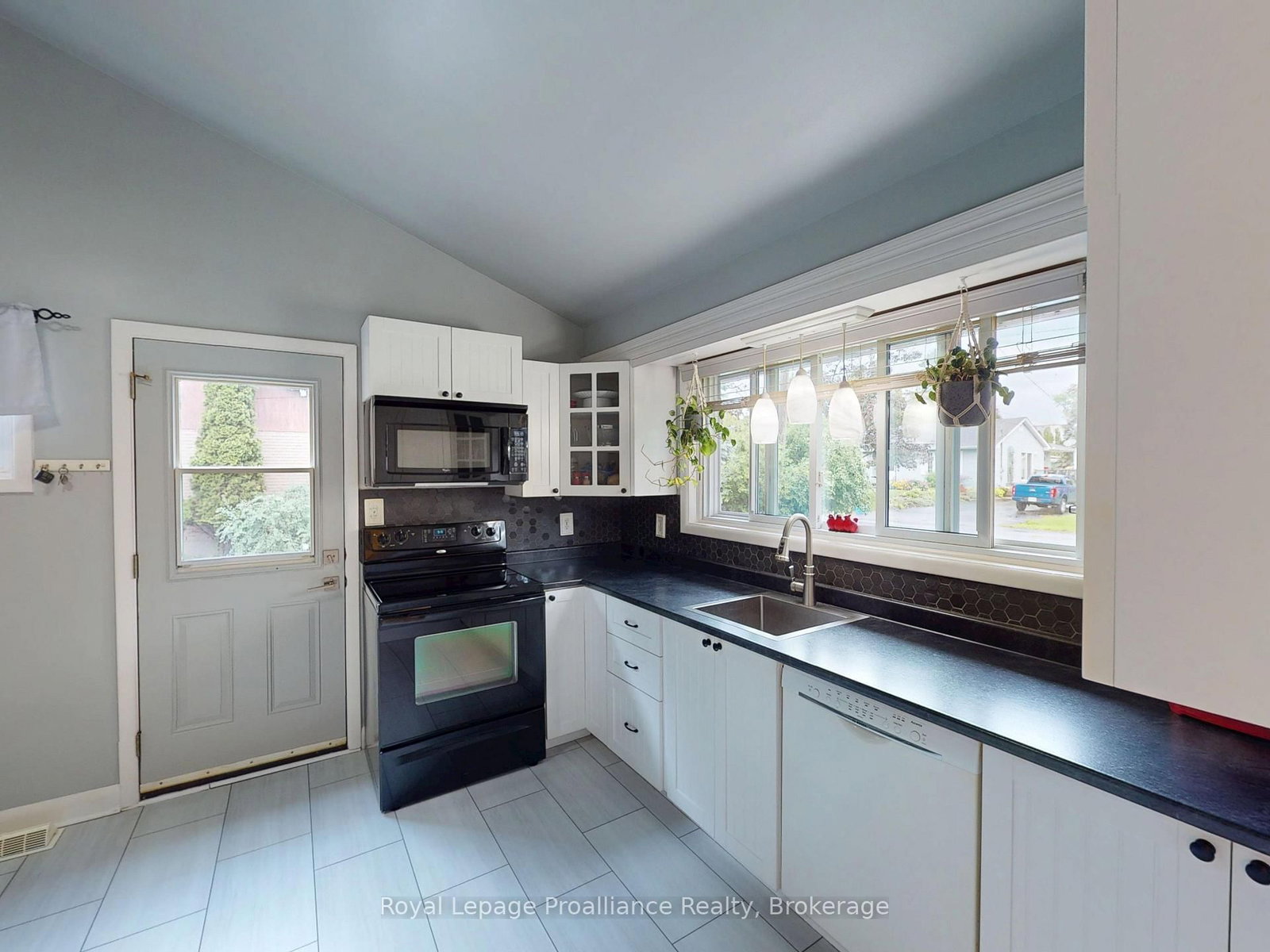 32 Glen Road • Belleville, ON photo 10