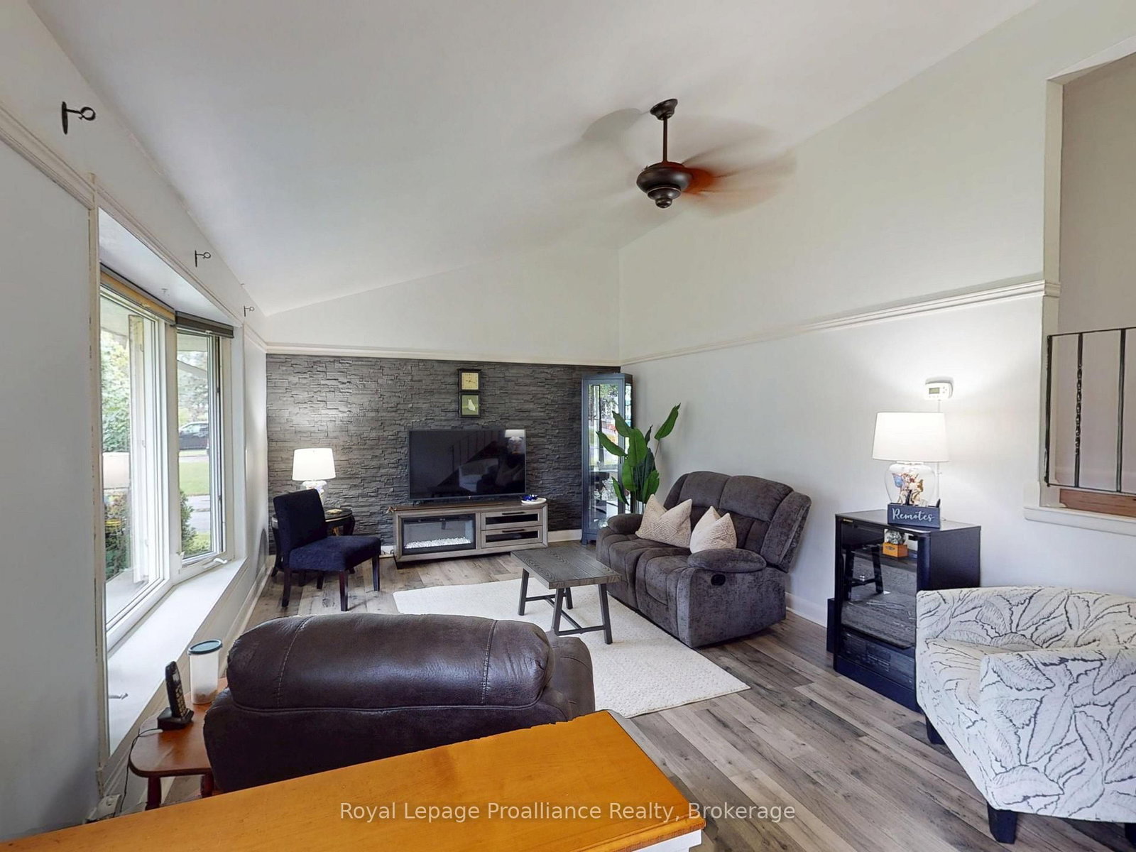 32 Glen Road • Belleville, ON photo 4