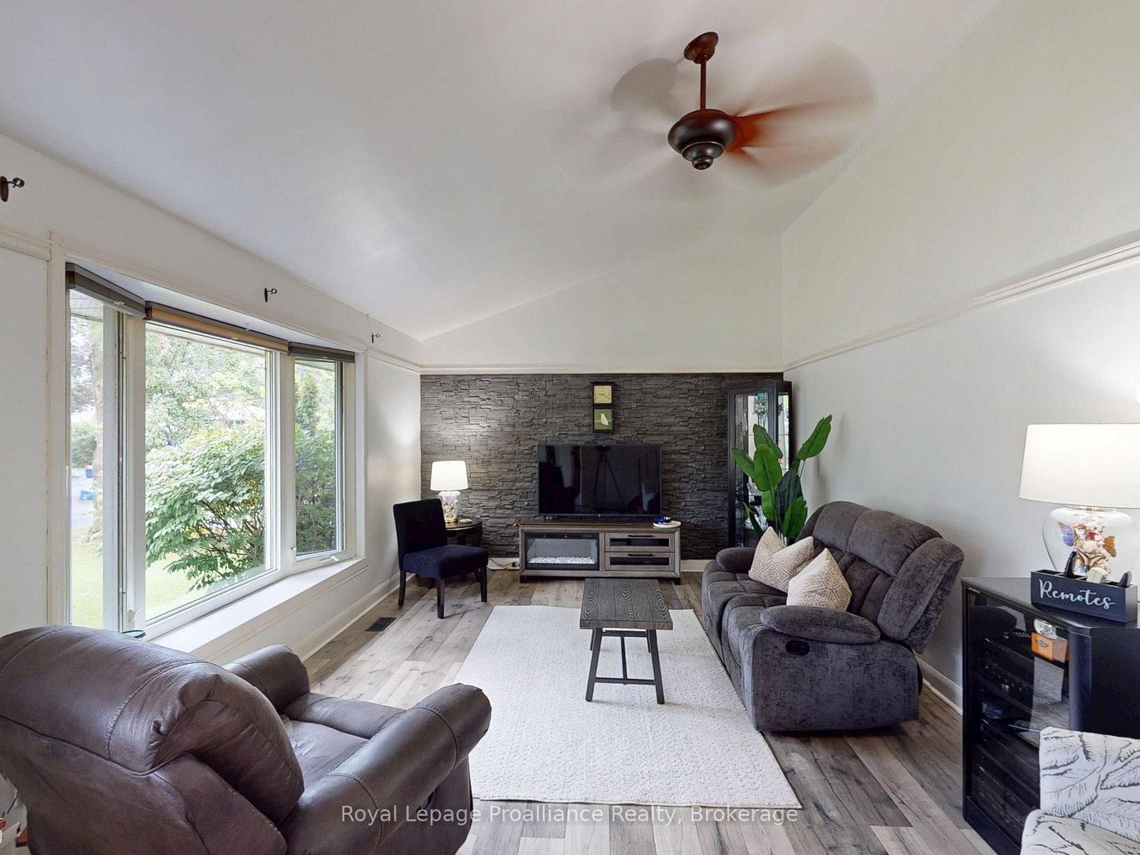 32 Glen Road • Belleville, ON photo 5