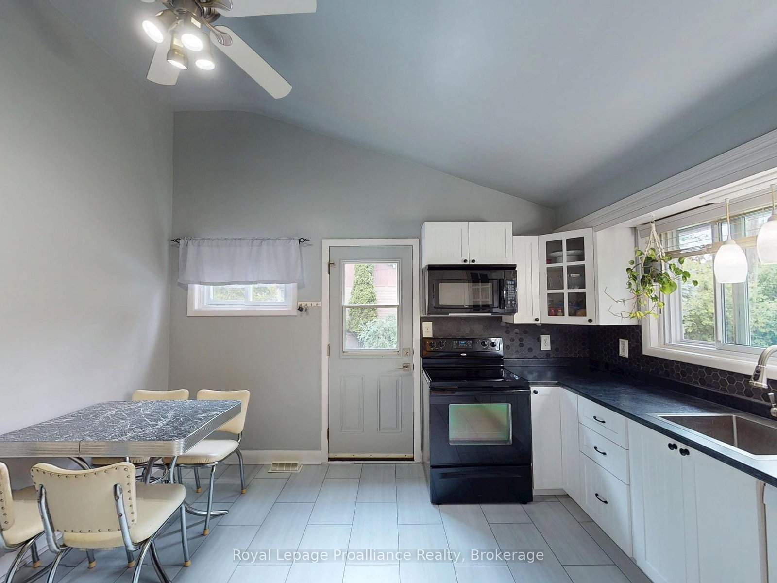 32 Glen Road • Belleville, ON photo 6