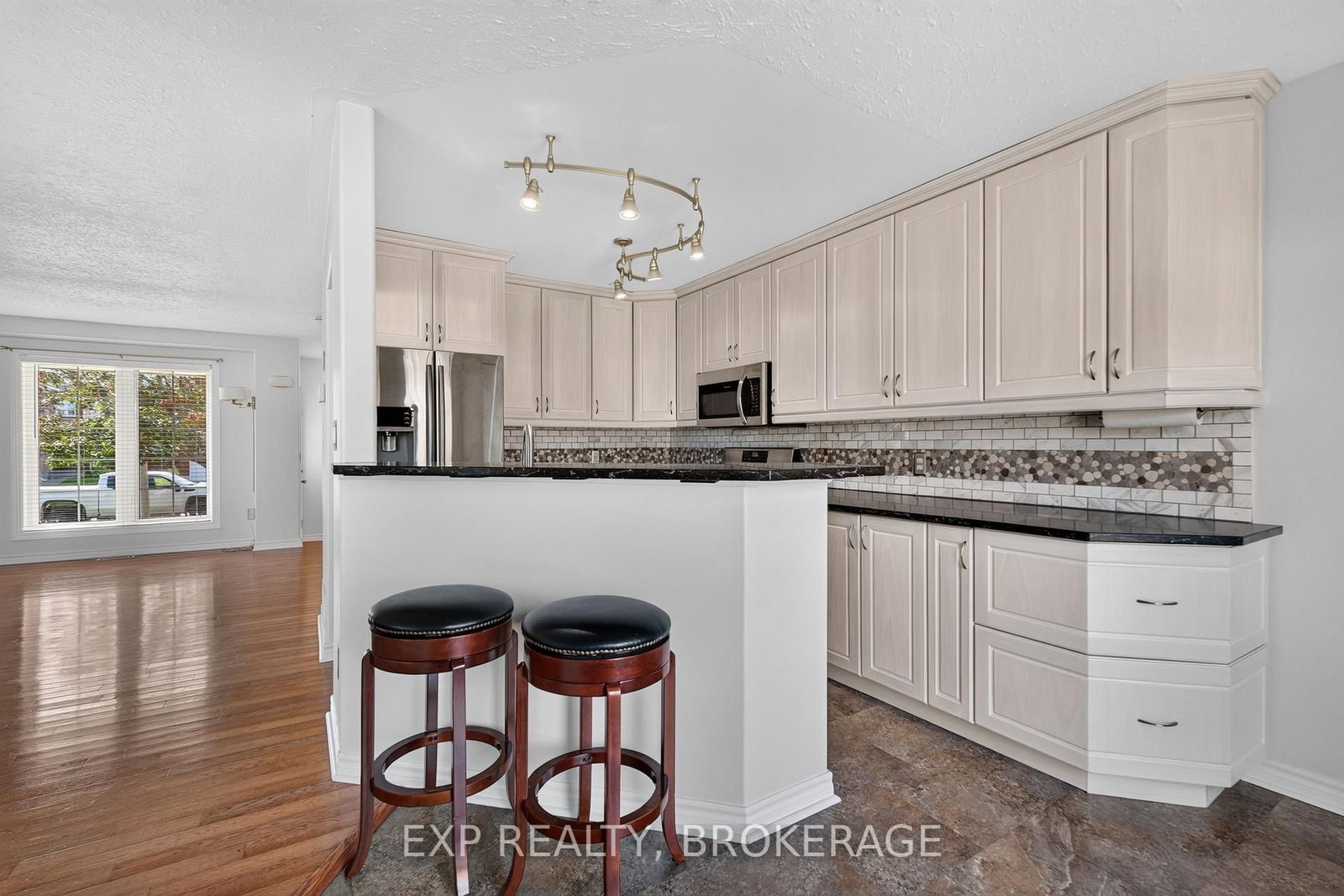 1896 BERRYWOOD Crescent • Kingston, ON photo 16