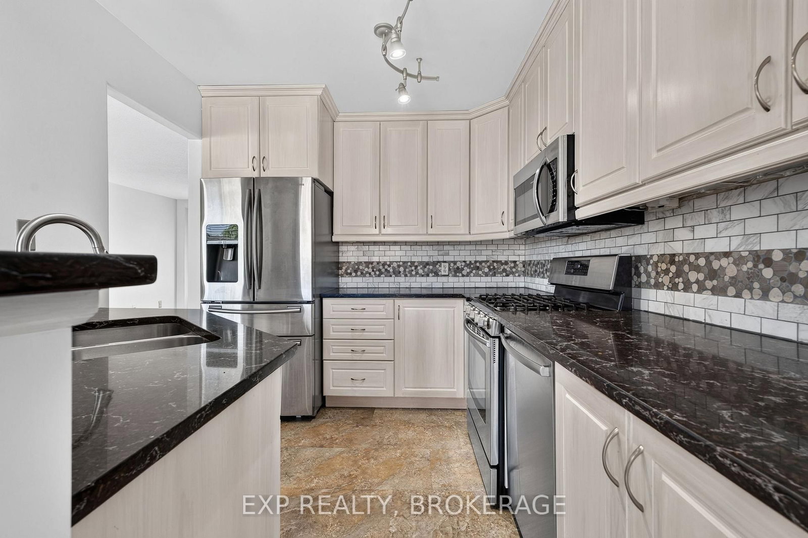 1896 BERRYWOOD Crescent • Kingston, ON photo 19