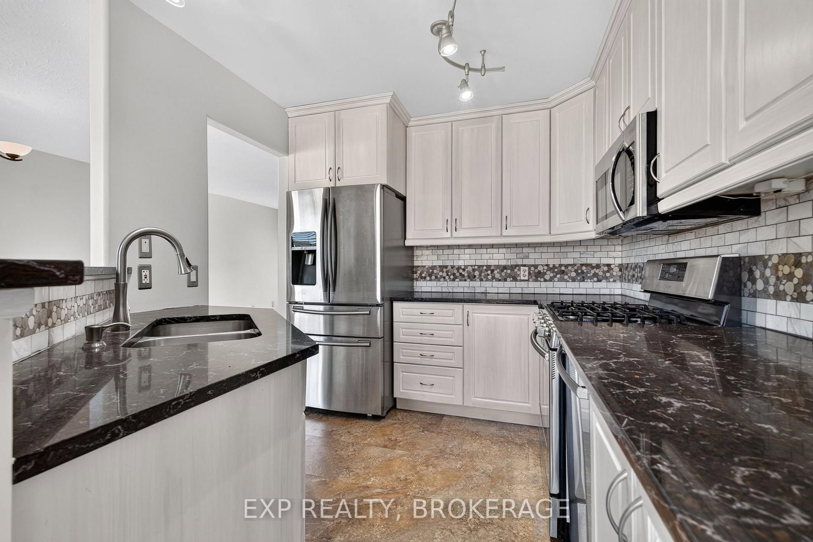 1896 BERRYWOOD Crescent • Kingston, ON photo 20