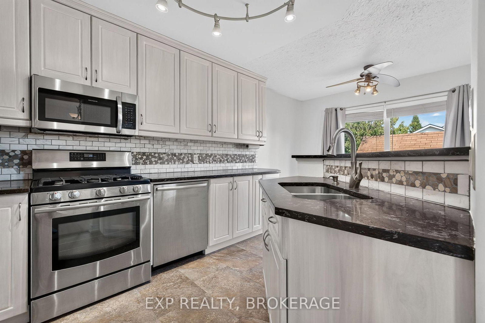 1896 BERRYWOOD Crescent • Kingston, ON photo 21