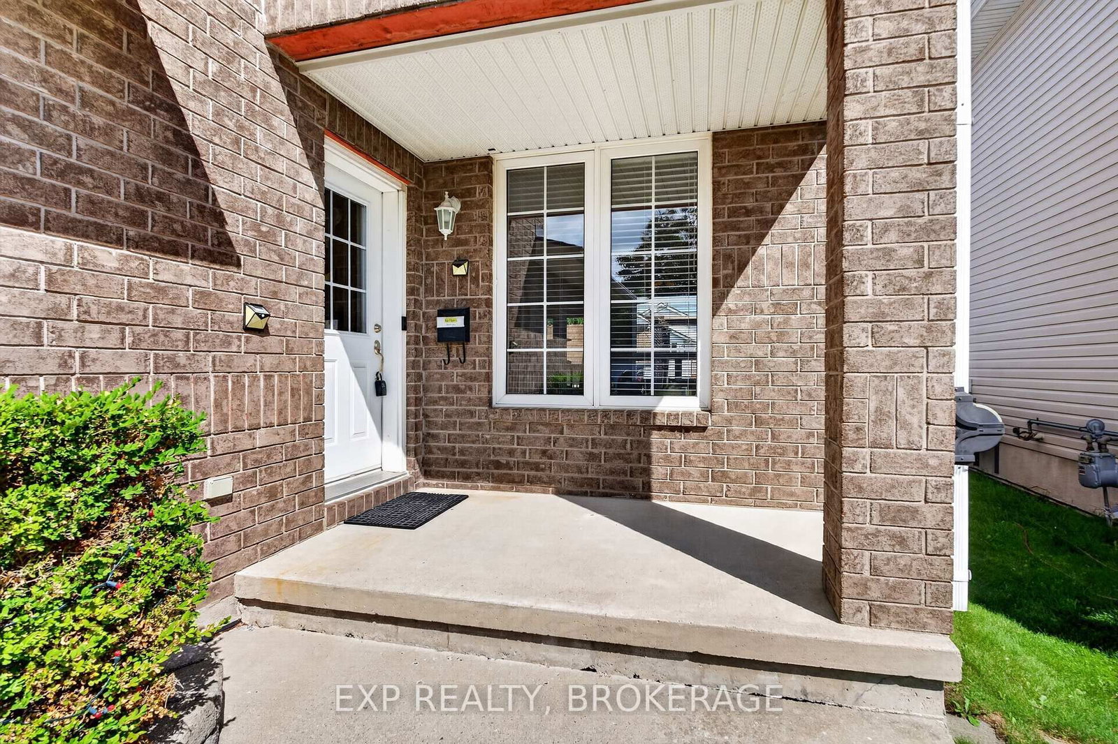 1896 BERRYWOOD Crescent • Kingston, ON photo 4