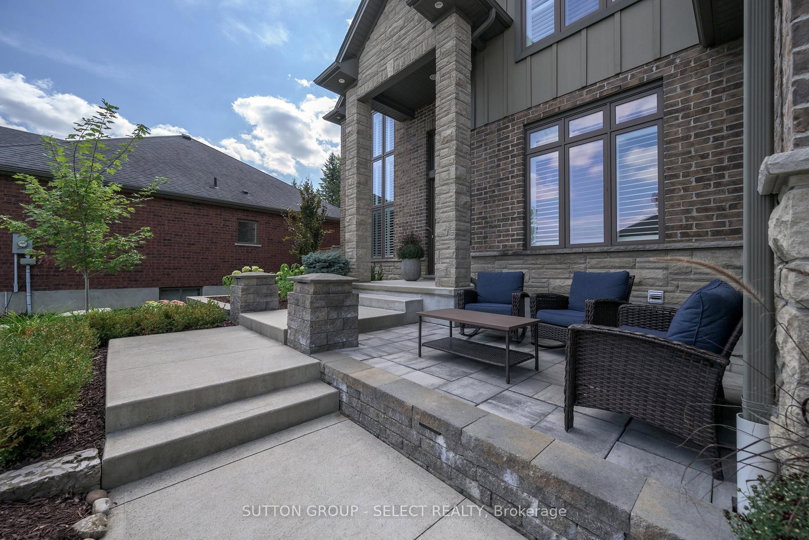 216 Martin Drive • Middlesex Centre, ON photo 3