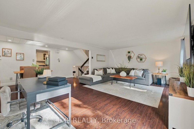 220 Salisbury Ave photo 5