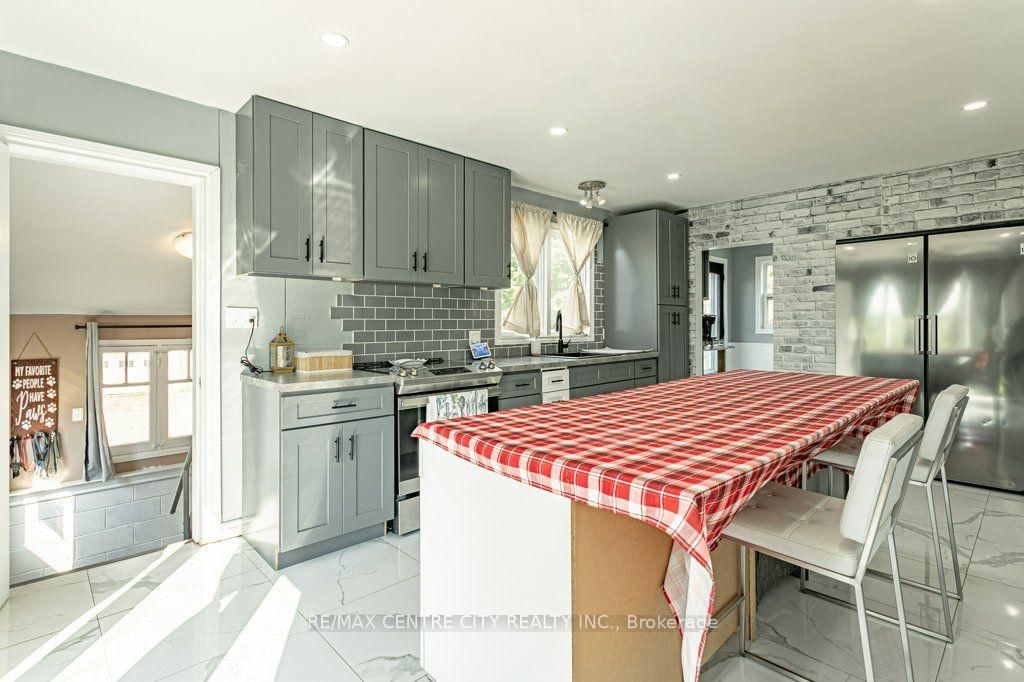 594443 Highway 59 Road • Norwich, ON photo 4