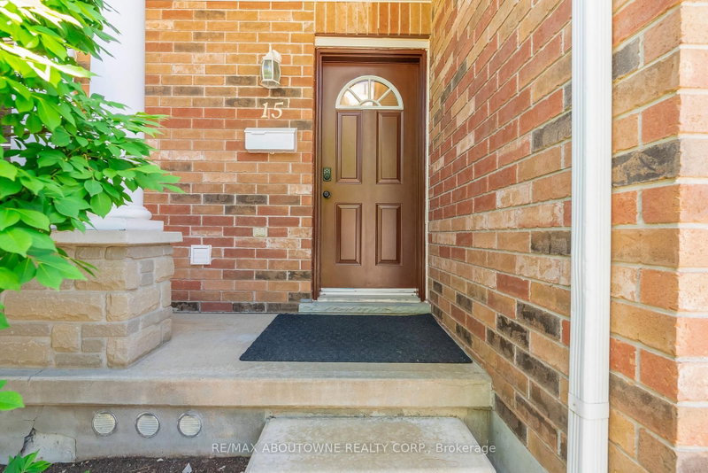 15 - 151 Clairfields Drive E