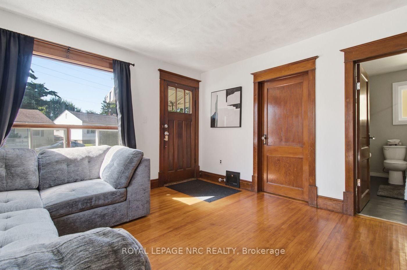 79 Carlton Street • St. Catharines, ON photo 2