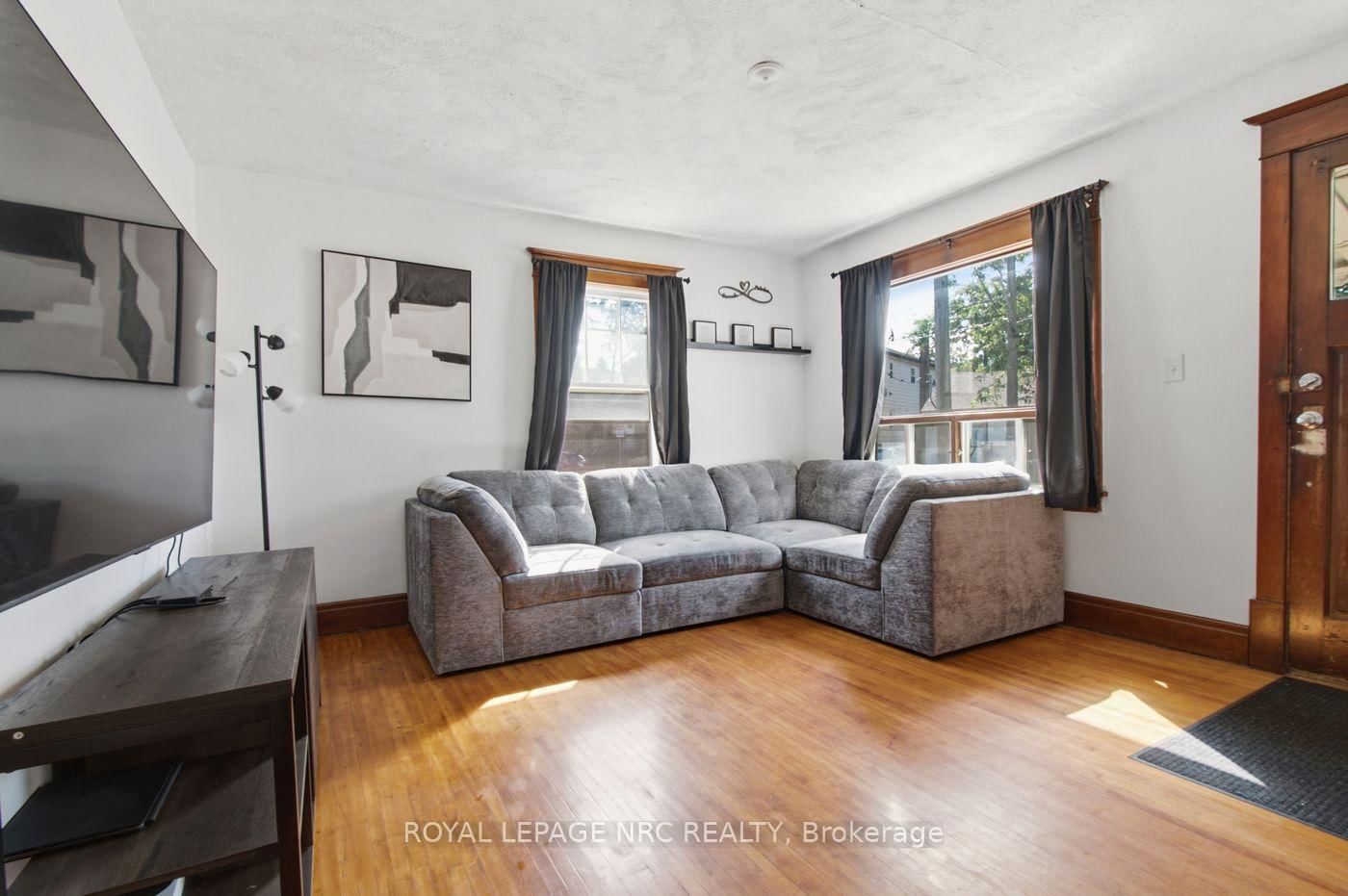 79 Carlton Street • St. Catharines, ON photo 3
