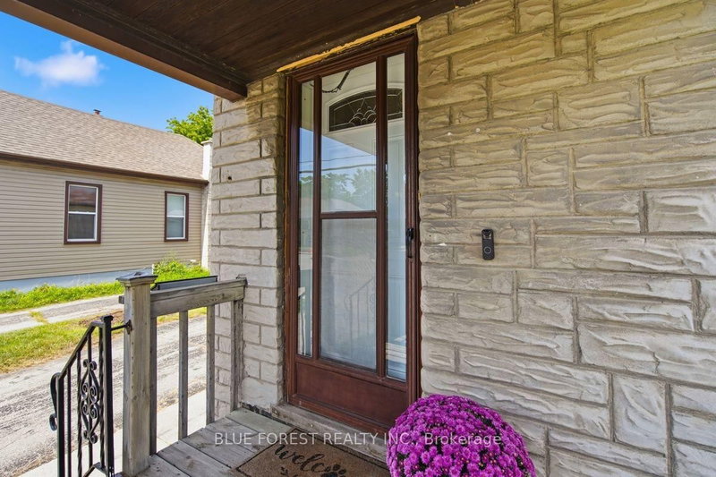 1054 FLORENCE St photo 4