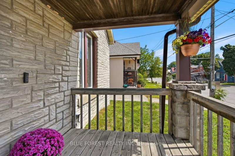 1054 FLORENCE St photo 5