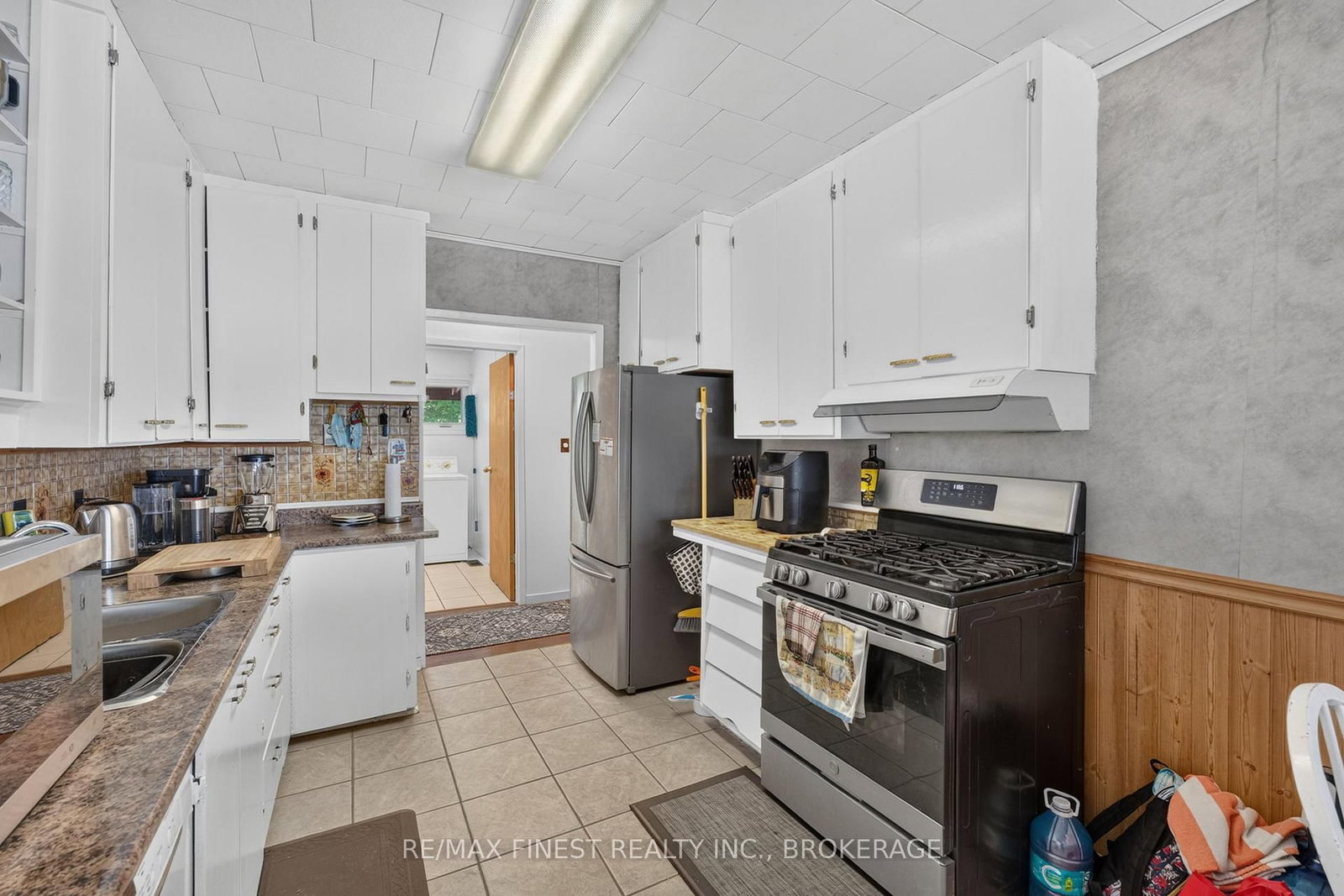 1067 Island View Lane E • Parham, ON photo 12