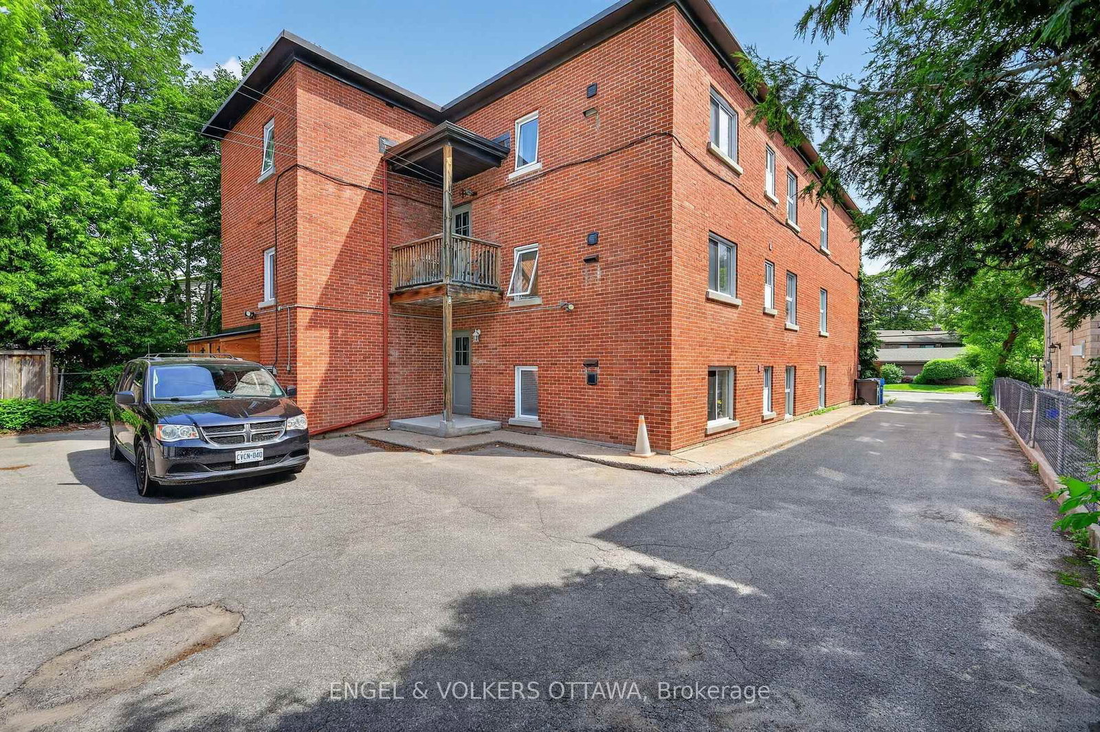 520 Hilson Avenue • Ottawa, ON photo 16