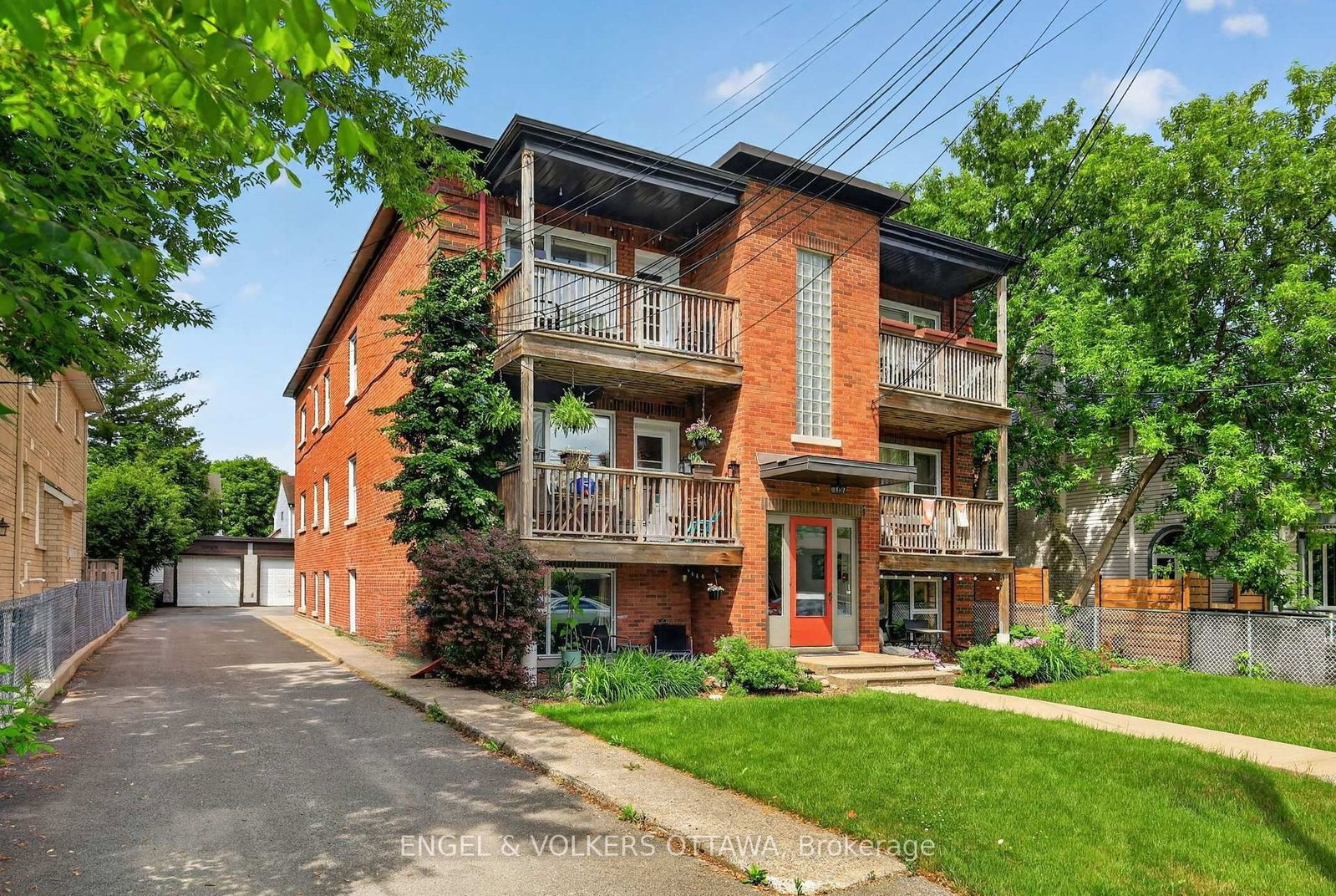 520 Hilson Avenue • Ottawa, ON photo 2