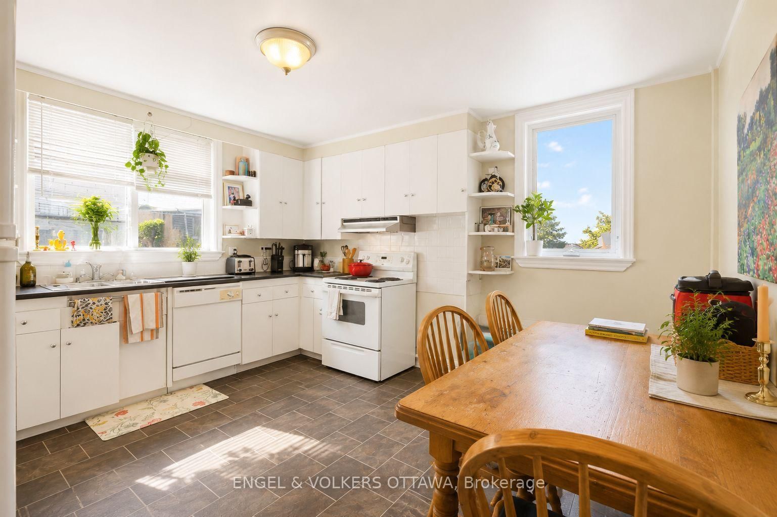 520 Hilson Avenue • Ottawa, ON photo 8