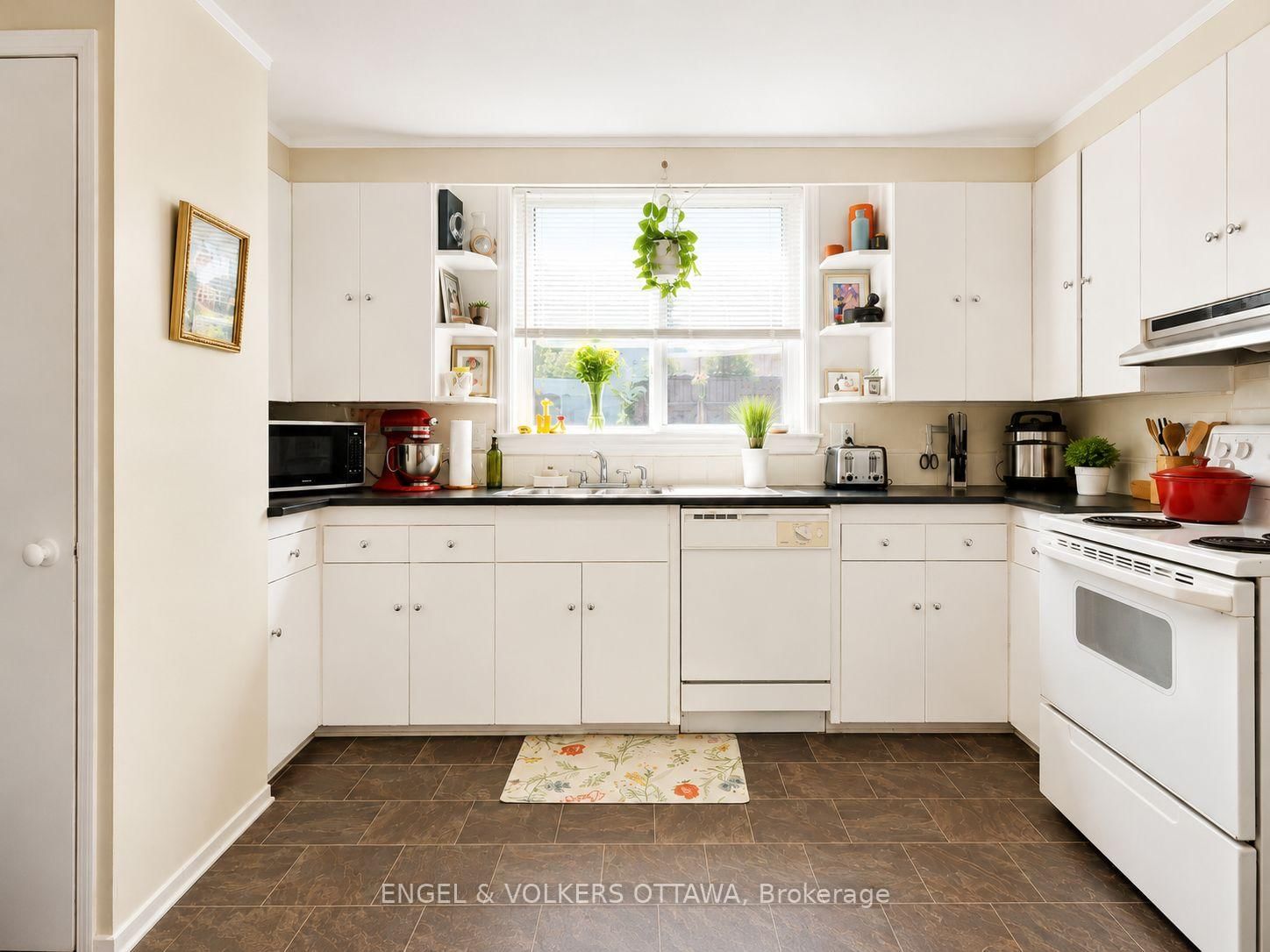 520 Hilson Avenue • Ottawa, ON photo 9