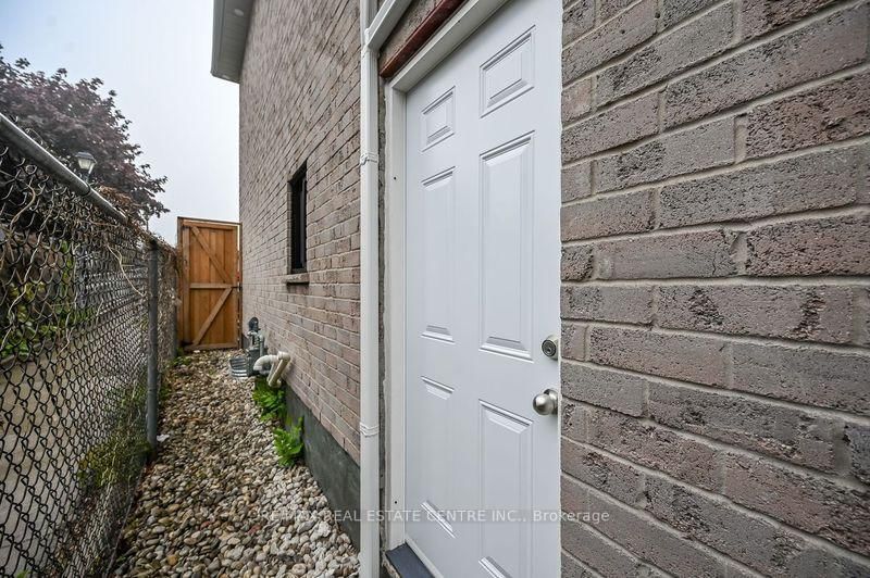 Lower Unit - 31 Joseph Court
