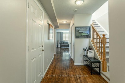 320 Rossmore Court • London South, ON photo 5